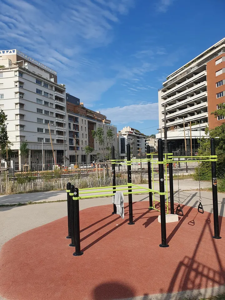Parc de street workout — salle de fitness-studio à 10e Arrondissement, Marseille — 2