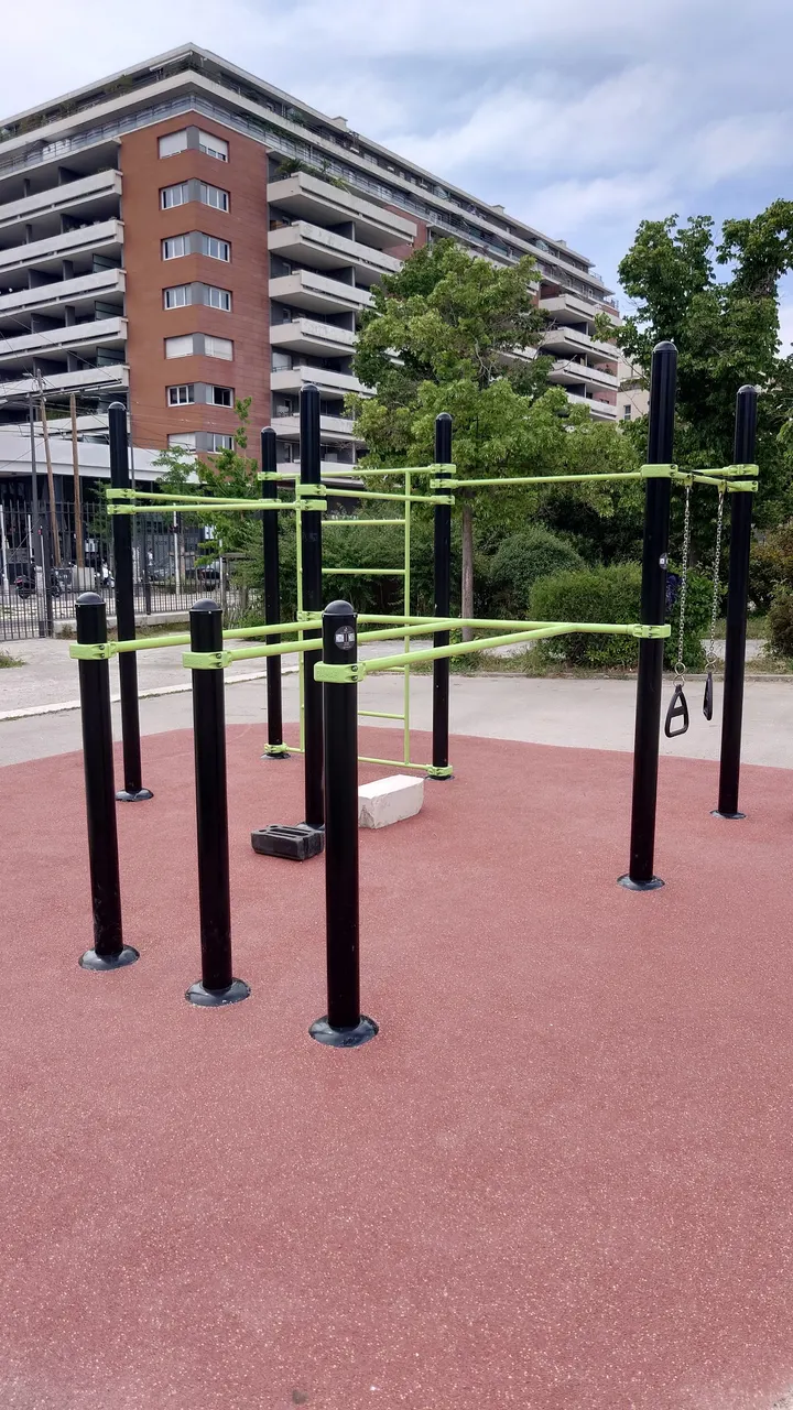 Parc de street workout — salle de fitness-studio à 10e Arrondissement, Marseille — 3