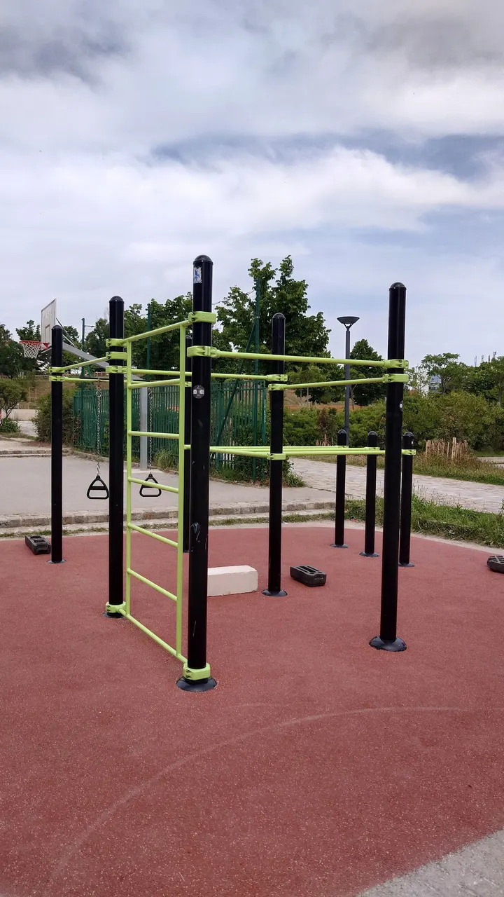 Parc de street workout — salle de fitness-studio à Marseille — 3