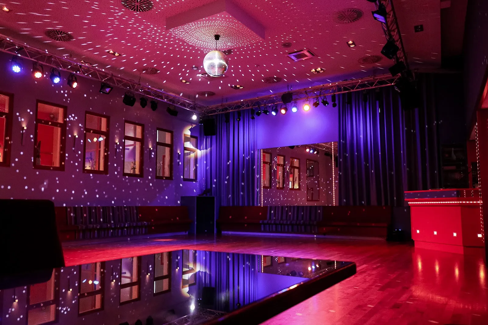 Tanzschule Fischer Inhaber: Robert Schüpfer — tanz-studio in Ingolstadt — 3