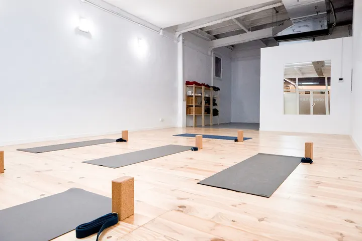 SATTVA CENTRO DE YOGA Y MULTIESPACIOS TERAPEUTICOS — yoga-studio en Barcelona — 4