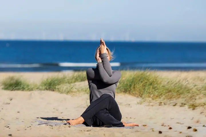 Ground to Glow — Yoga in Scheveningen, Den Haag