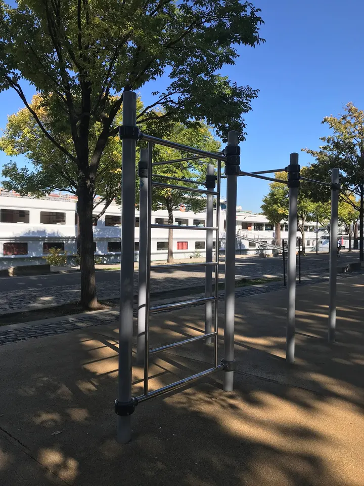 Installations pour Calisthenics / Street workout — salle de fitness-studio à Lyon 7e Arrondissement, Lyon — 2