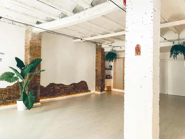 Ashtanga Yoga House Valencia — yoga-studio i Russafa, Valencia
