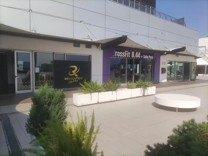 REVOLUTION FIT MOLO 8.44 — palestre-studio a San Genesio, Vado Ligure — 3