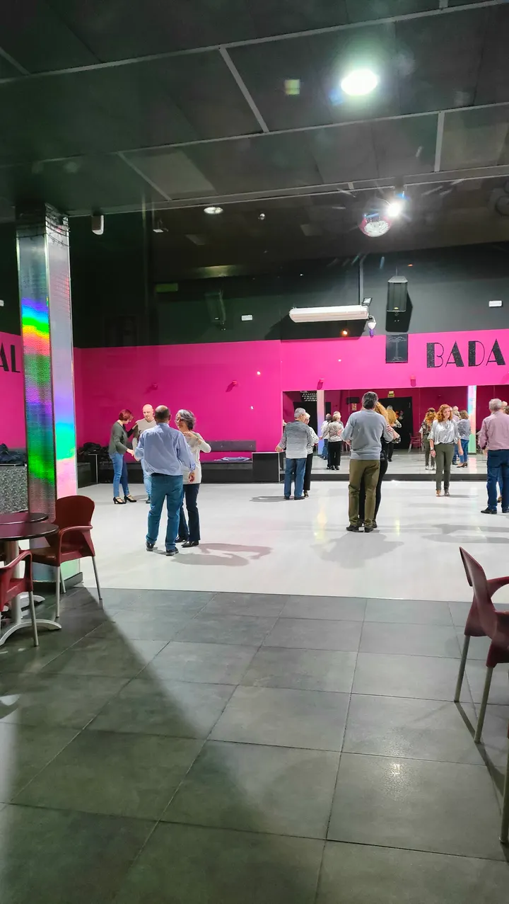 Badaball — baile-studio en Manresà, Badalona — 3