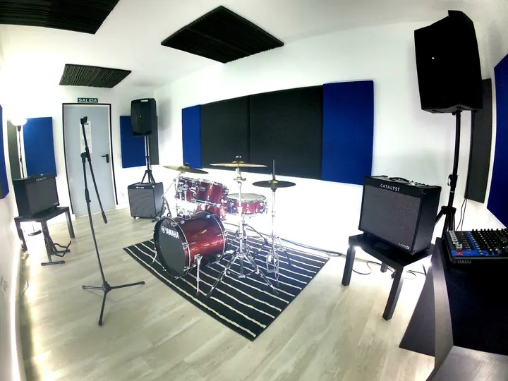 BACKSTAGE ACADEMY MALAGA — baile-studio en El Torcal, Málaga — 2
