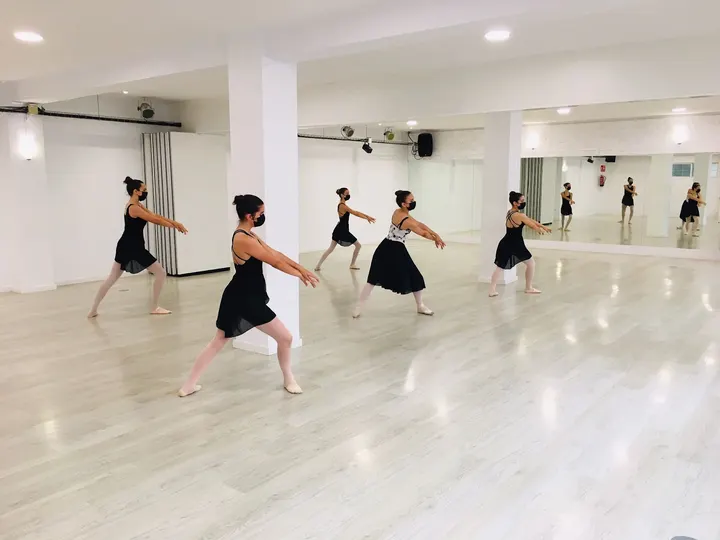 BALLuga't - Espai de Ball, Esport i Benestar — Baile en Can Roca, Castelldefels