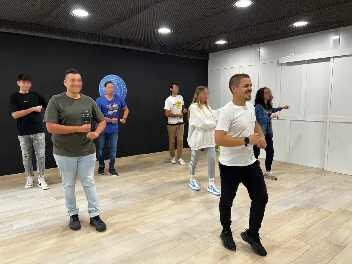 Salsa & Bachata Academy Andrea y Rosa — danza-studio a Portici — 3