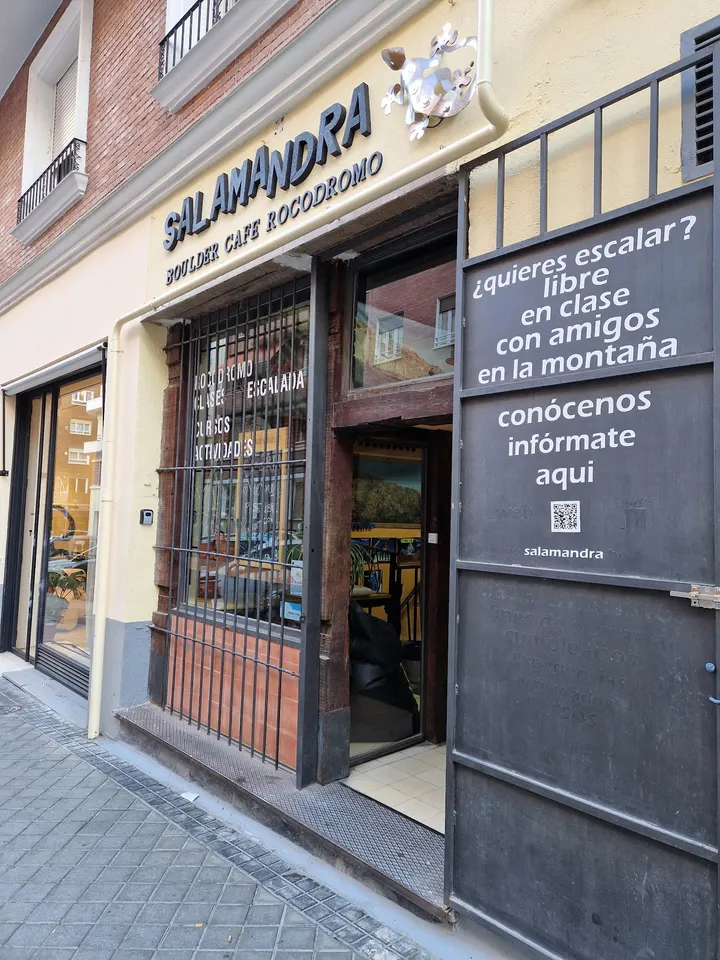 Salamandra Boulder Café — boulder-studio en Chamberí, Madrid — 2