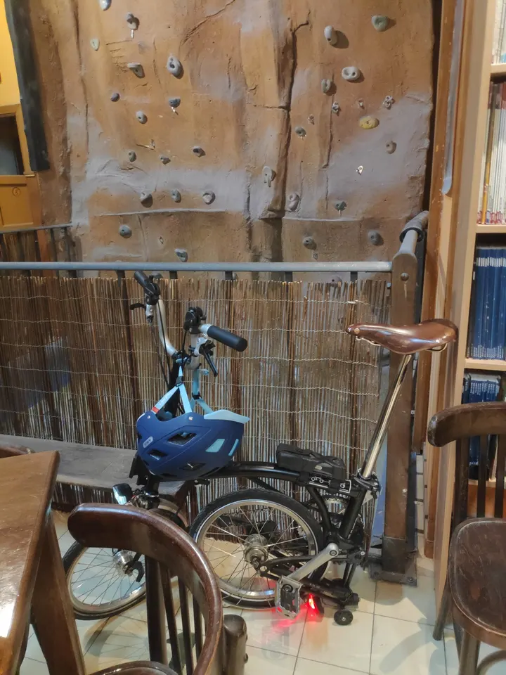 Salamandra Boulder Café — Boulder en Chamberí, Madrid