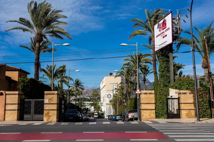 Escuela RYLS YOGA || Con Rosa Yoga Lifestyle — yoga-studio en Benidorm — 3