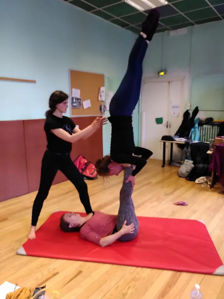 Acroyoga Toulouse. Association Acroconnexion — yoga-studio à Toulouse — 4