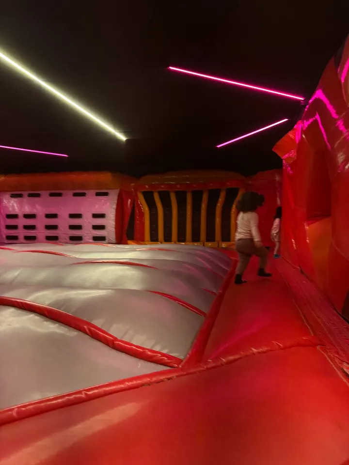 The Indoor Jumping Club | Barcelona — Gimnasia en Sant Martí, Barcelona