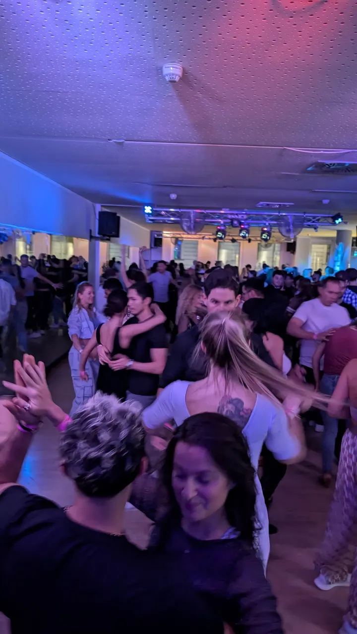 Bachata Sensual Nights by DJ Obi — tanz-studio in München — 4
