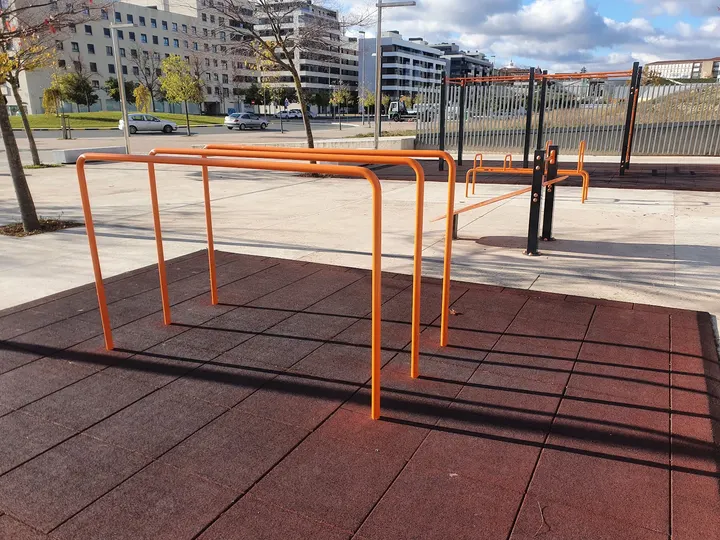 Parque de Barras de Calistenia — calisthenics-studio en Lezkairu, Pamplona — 3