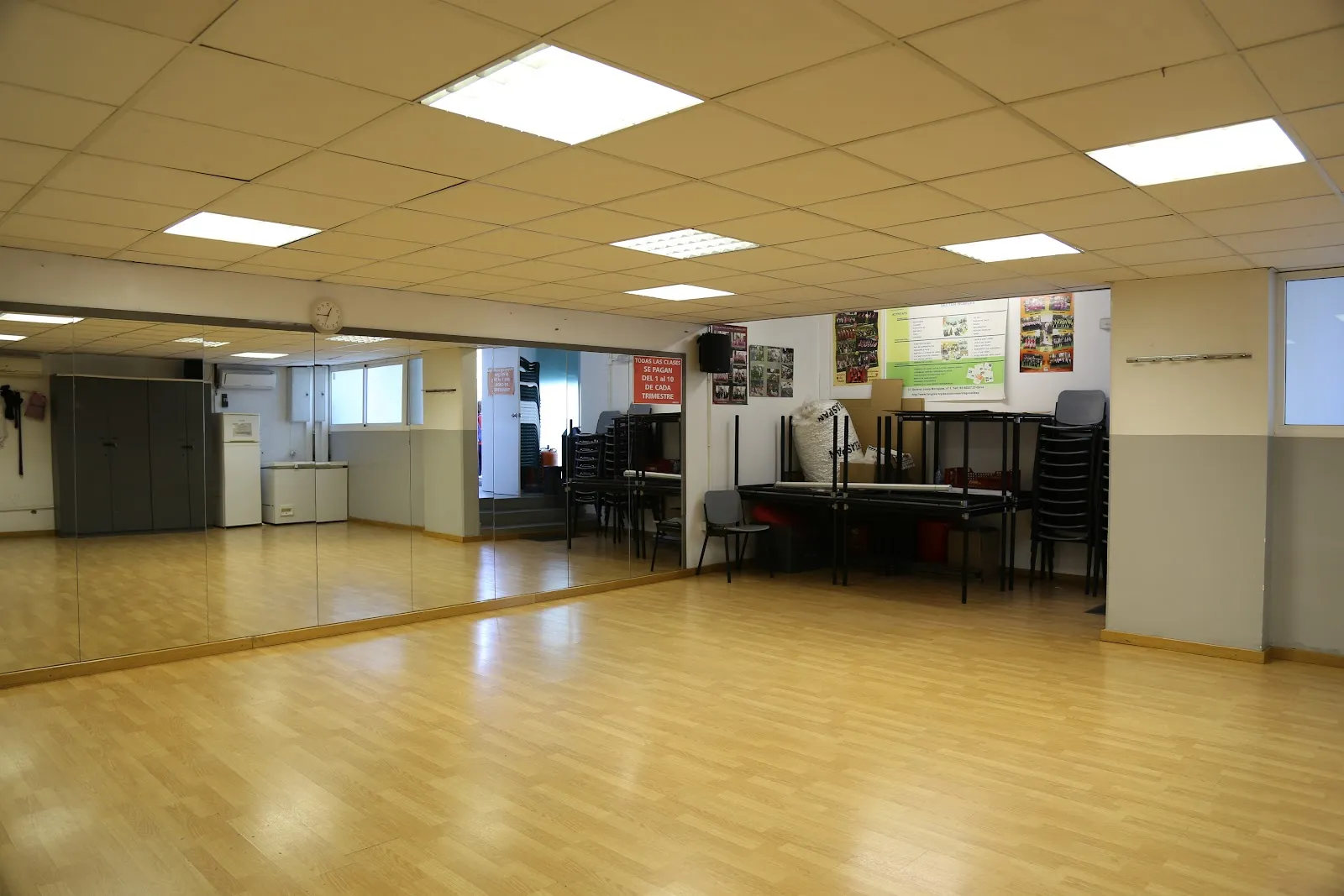 Nuzha Danza Oriental & Centre La Rosa Dels Vents — baile-studio en Gavà — 2