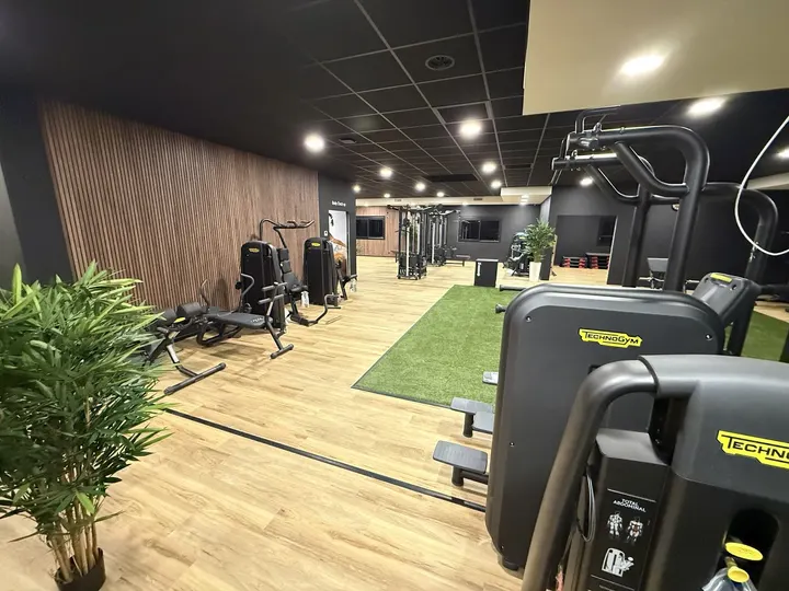 Republic Fitness - Sénas — salle de fitness-studio à Sénas — 3