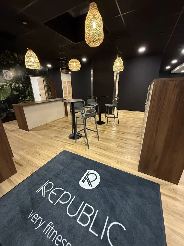 Republic Fitness - Sénas — salle de fitness-studio à Sénas — 3