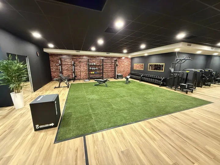 Republic Fitness - Sénas — Salle de fitness à Sénas