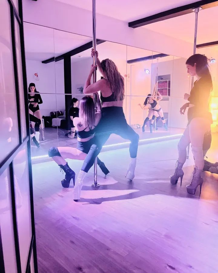 Acrobatik Dance Pole Clermont — pole fitness-studio à Riom — 4