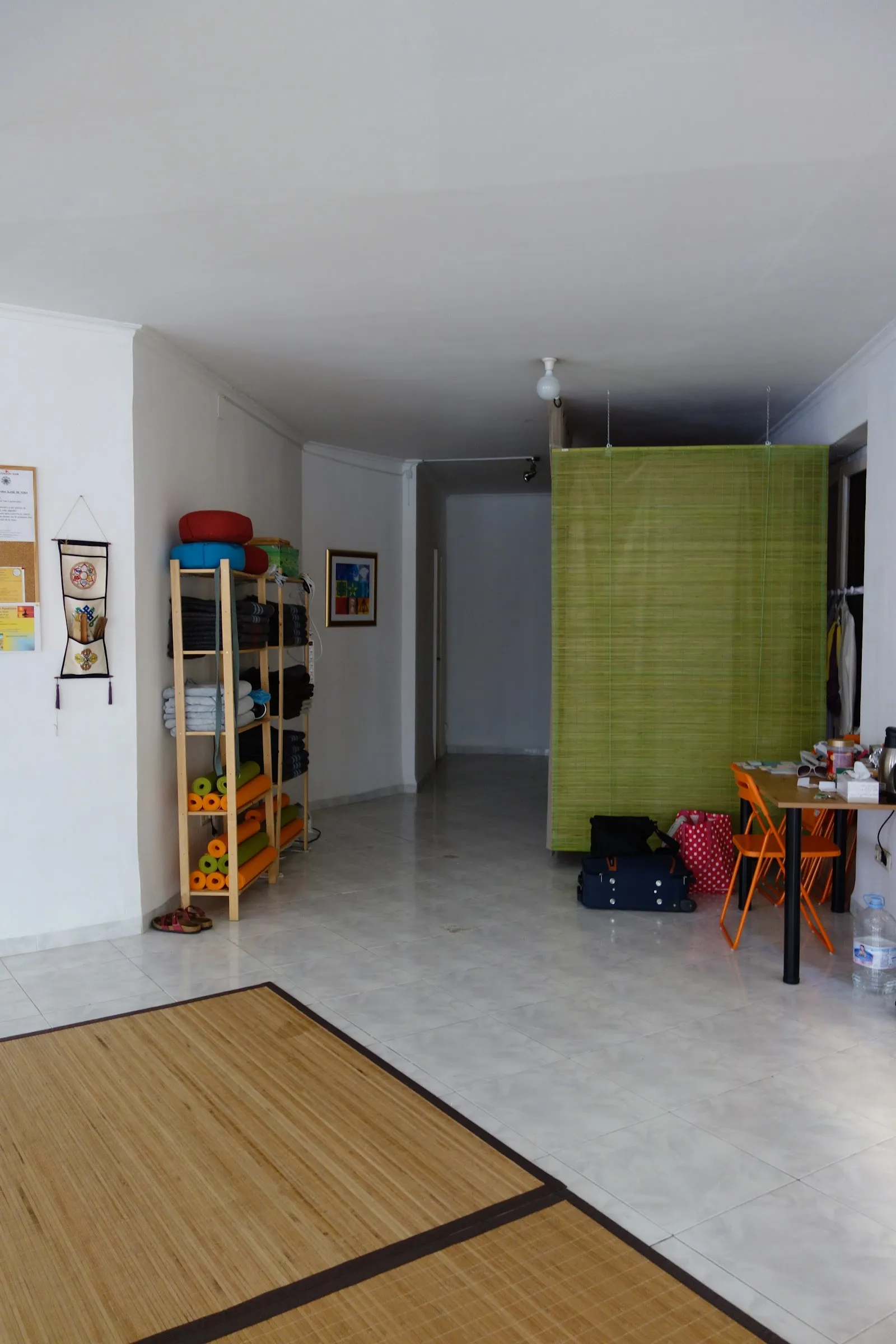 Centro Shambhala Valencia Yoga, Meditación, Taichí, Chikung — yoga-studio en el Mercat, Valencia — 2