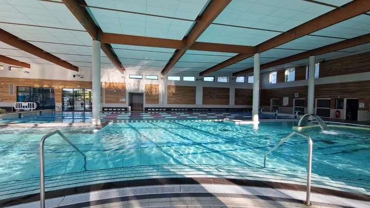 Centre aquatique Aquadombes — salle de fitness-studio à Châtillon-sur-Chalaronne — 4
