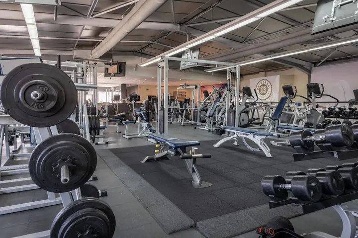 Universal Training — salle de fitness-studio à Tournamy, Mougins — 3