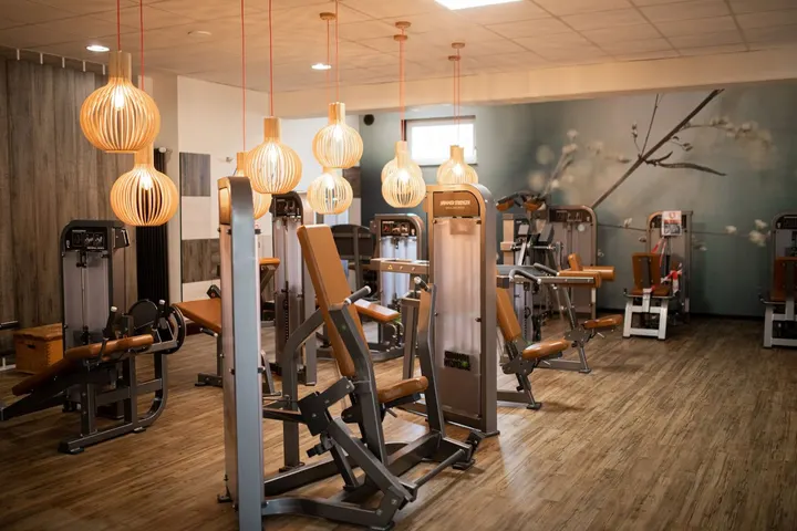 San-Fit Co. KG — fitnessstudio in Wöllstadt — 3