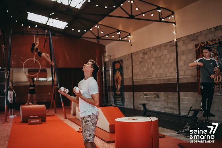 École du cirque de Lizy-sur-Ourcq — arts aériens-studio à Lizy-sur-Ourcq — 2