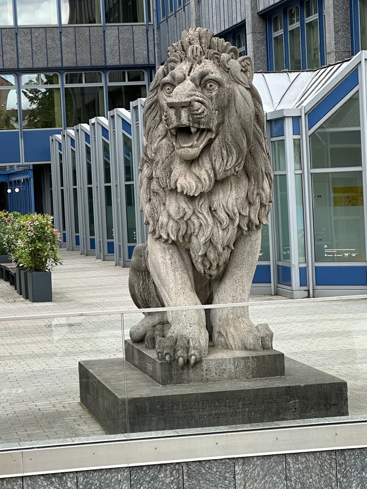 Urbanbacha - Glasbrunnen Platz — Tanz in Maxvorstadt, München