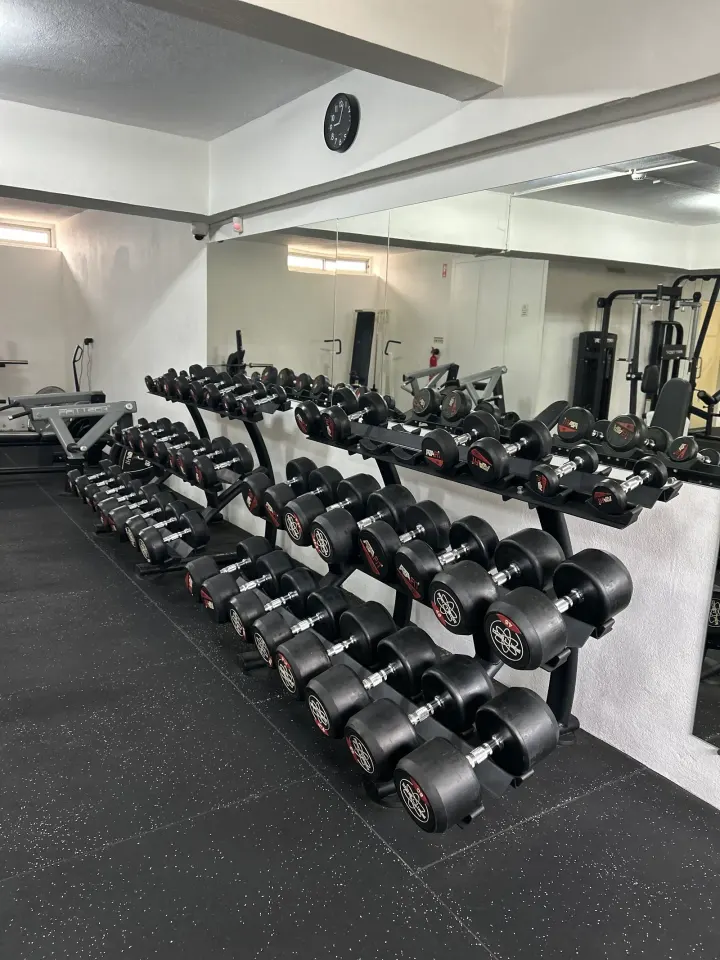 Elite Fitness Bodybuilding Power House — musculação-studio em Bairro dos Corticeiros, Seixal — 2