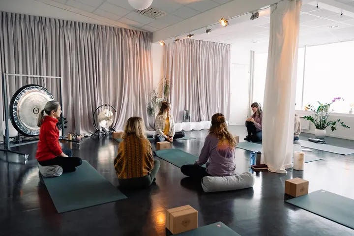 Yoga Raven Selena Raven Cordeau — yoga-studio i TROMSØ — 4