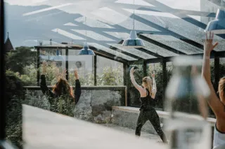 Love. Serve. Yoga. by Gabriela Bozic — yoga-studio i München — 3