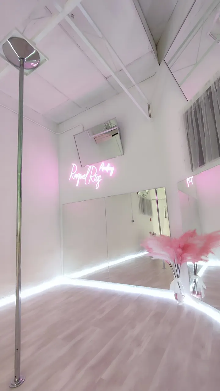 Raquel Rios Pole Dance Academy — Estudio de fitness en Urbanización Velilla de San Antonio, Velilla de San Antonio