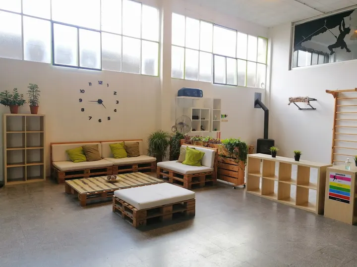 Can Bombo, el teu Rocòdrom a Olot. — boulder-studio en Olot — 3