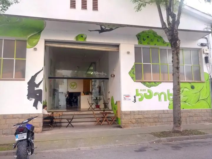 Can Bombo, el teu Rocòdrom a Olot. — boulder-studio en Olot — 4