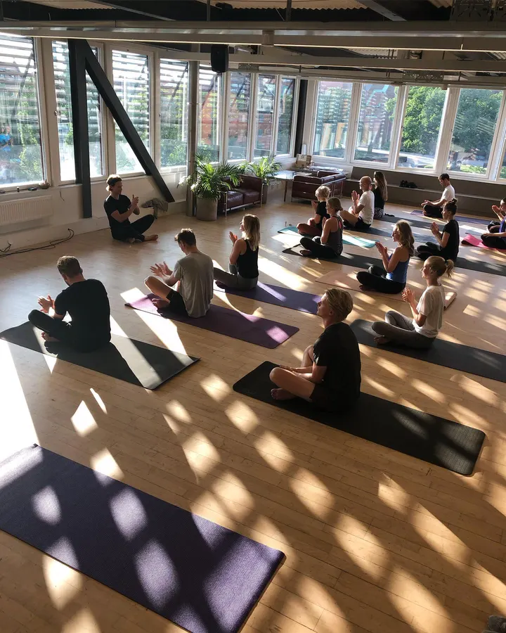 Yoga med Dag — yoga-studio i Stockholm — 5