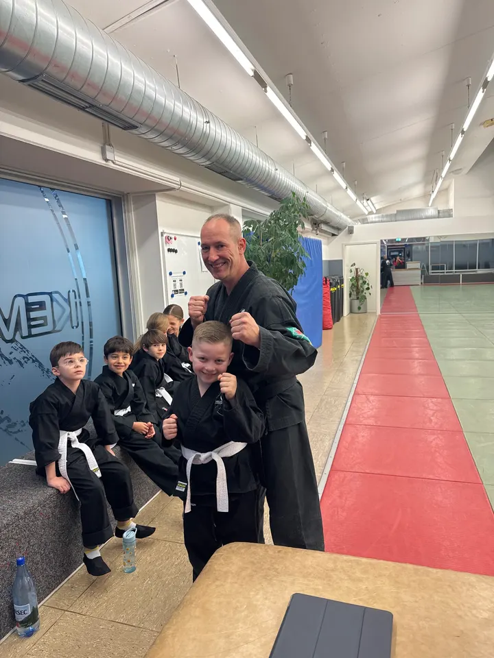 KEMPO-STUDIO * Kampfsportschule für Selbstverteidigung — Kampfsport in Freiberg, Stuttgart