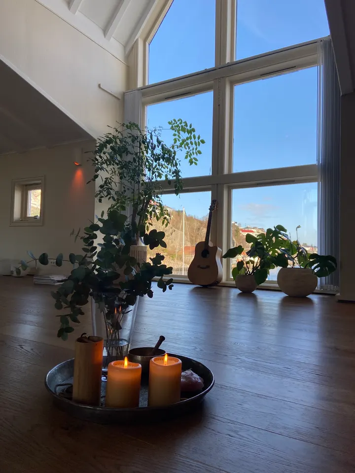 Beate Valestrand Yoga og Velvære — Yoga i Mannekleiva, Hauglandshella