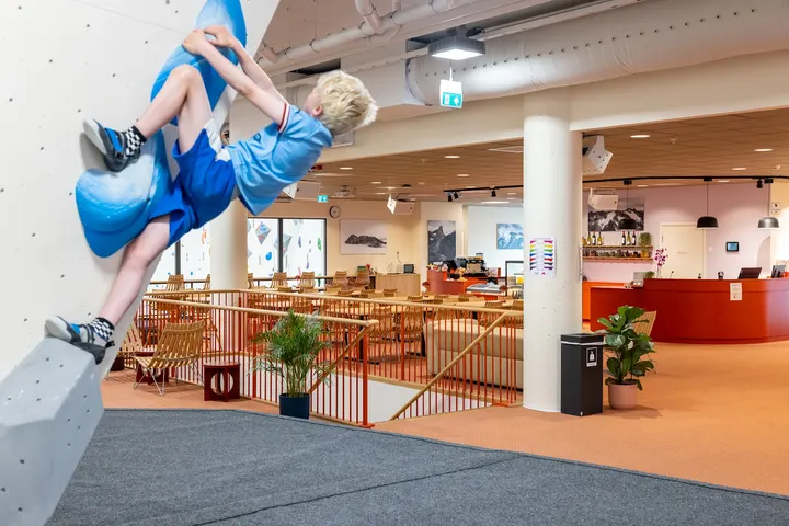 Moments Climbing Holding 2 — klatring-studio i Fuglset, Molde — 3