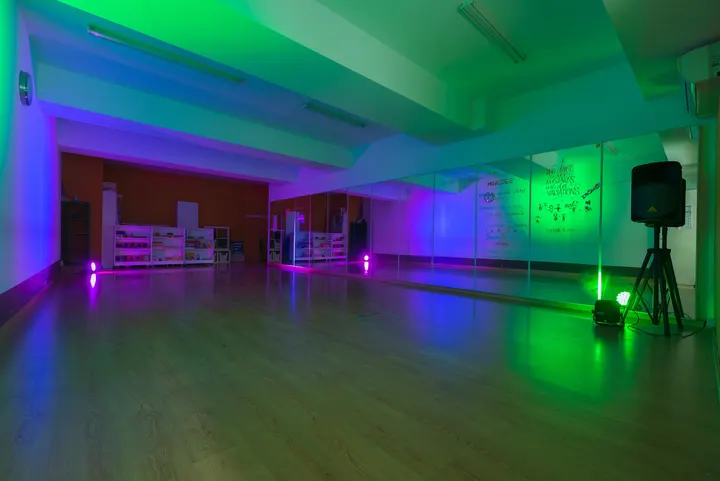 Mésqueswing - Poblenou — baile-studio en Sant Martí, Barcelona — 2