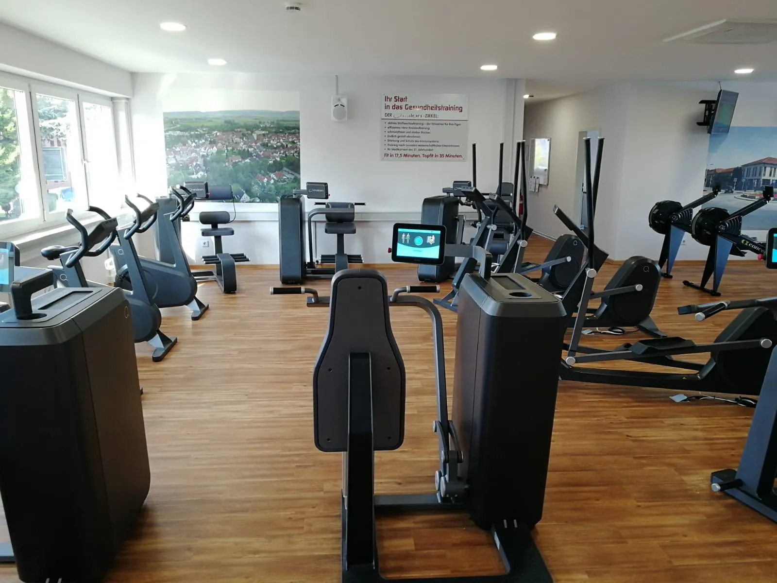 Aktiv Gesundheitszentrum Hessisch Oldendorf — pt-studio i Hannover — 2