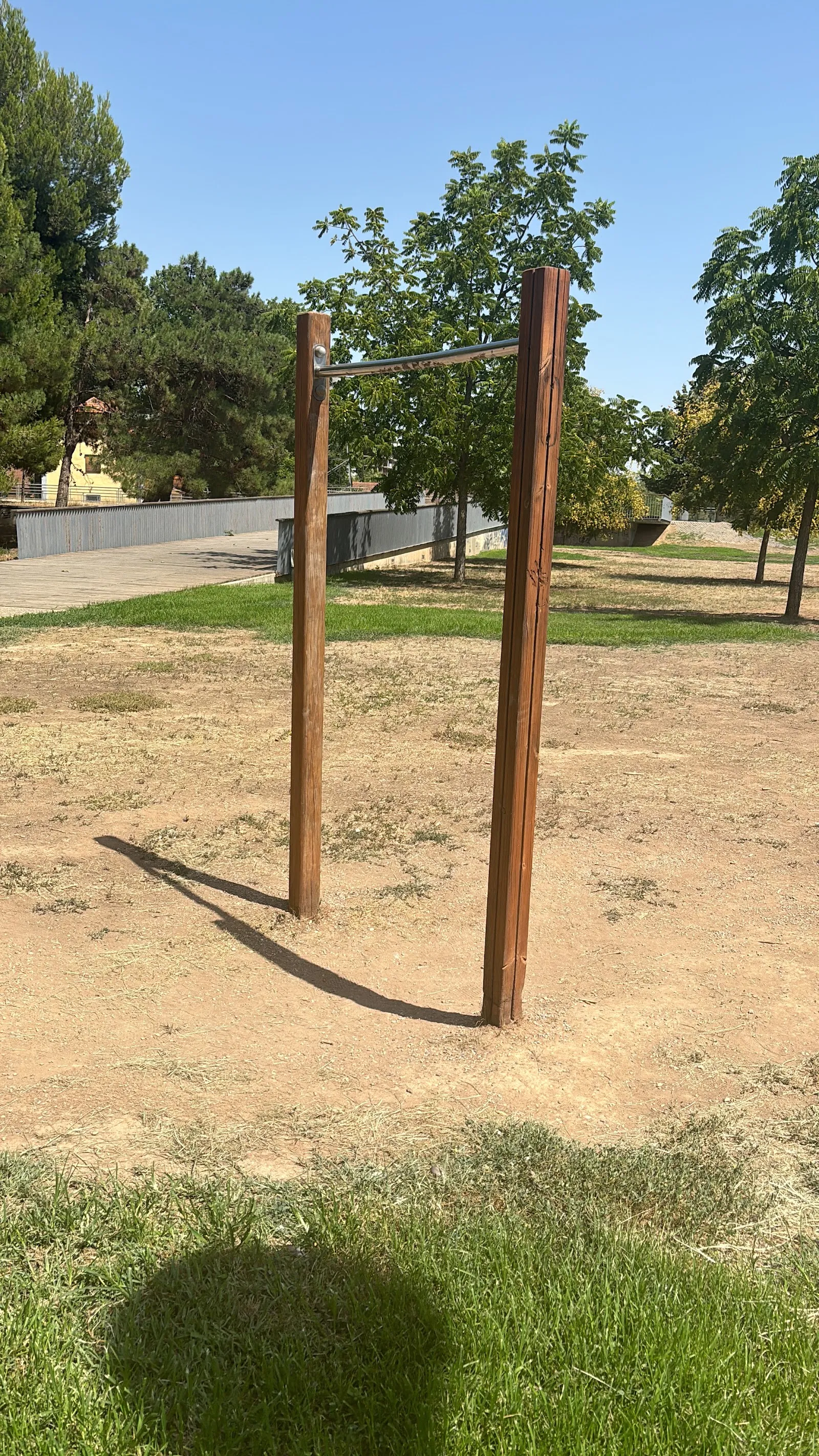 Parque calistenia y Streetworkout Joan Oró — estudio de fitness-studio en Lleida — 2