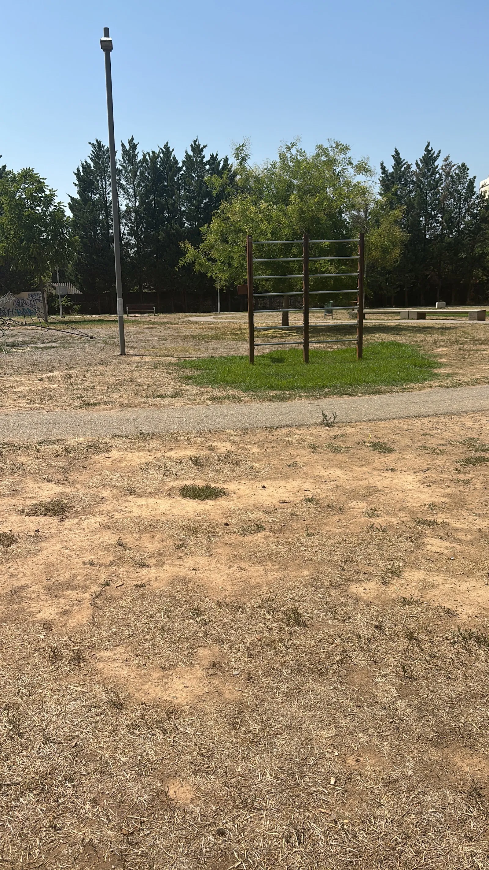 Parque calistenia y Streetworkout Joan Oró — estudio de fitness-studio en Lleida — 3