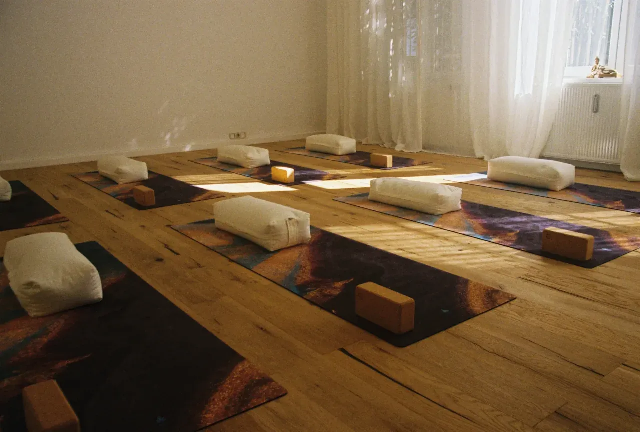 PURE SPACE - Yoga & Sound Studio — yoga-studio i Köln — 2
