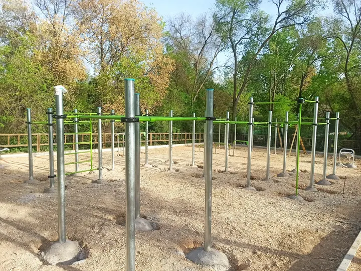 Parque Calistenia Fuente Cisneros — calisthenics-studio en Suroeste, Alcorcón — 3