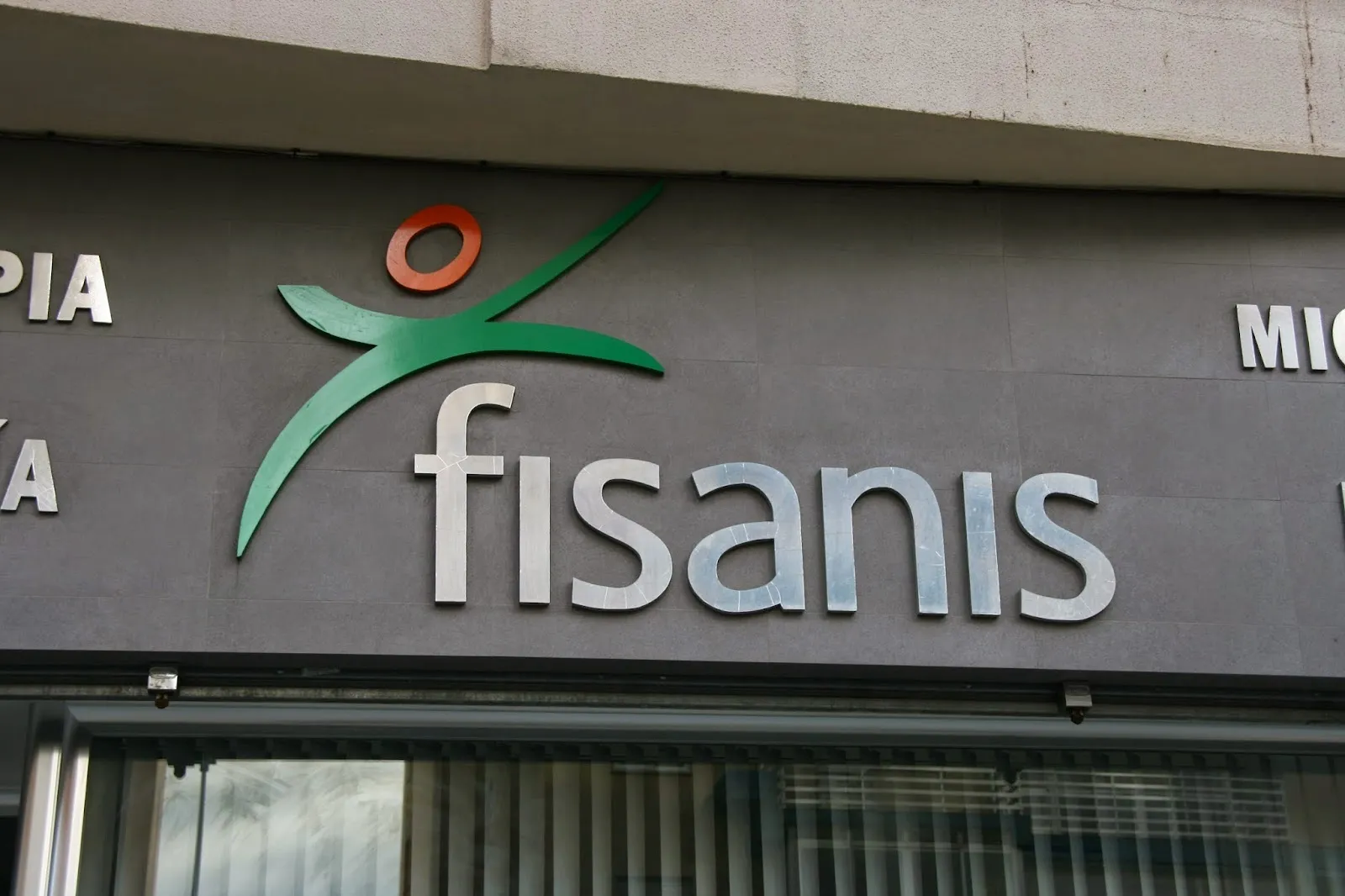 CLÍNICA FISANIS fisioterapia, osteopatía, Pilates, terapia miofascial y podología — pilates-studio en Málaga — 4