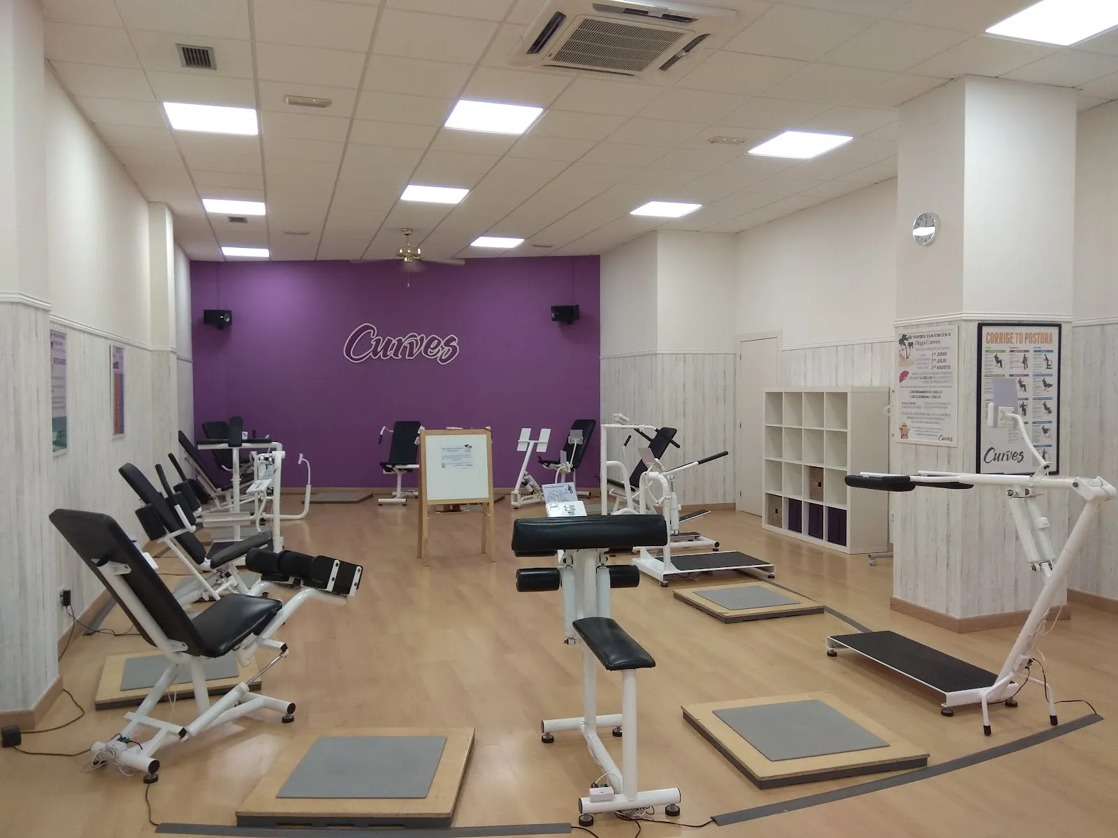 Curves — estudio de fitness-studio en Kurtzea — 2