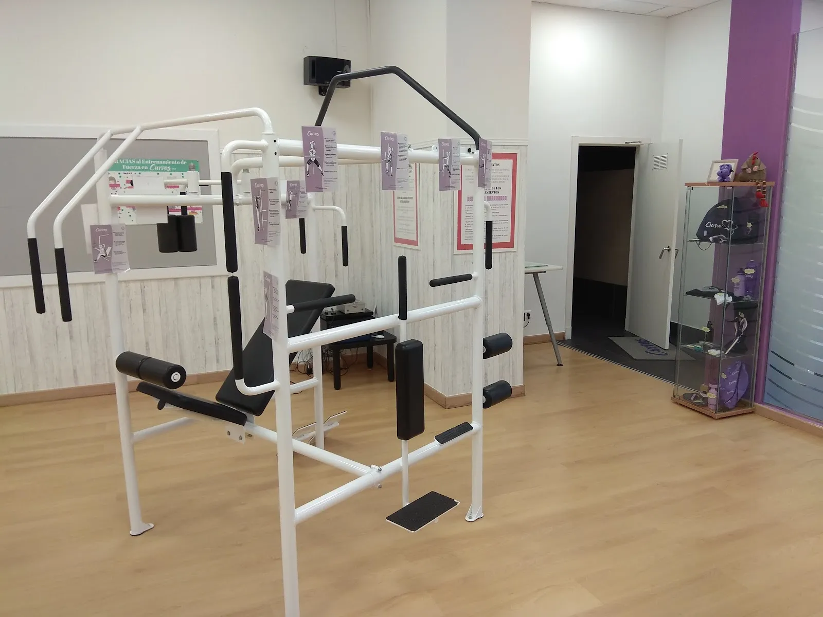Curves — estudio de fitness-studio en Kurtzea — 3